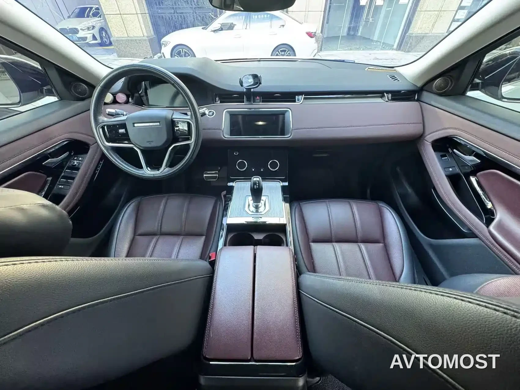 Land Rover Range Rover Evoque New Energy 2022 Range Rover Evoque L P300e Plug-in Hybrid — фото 9