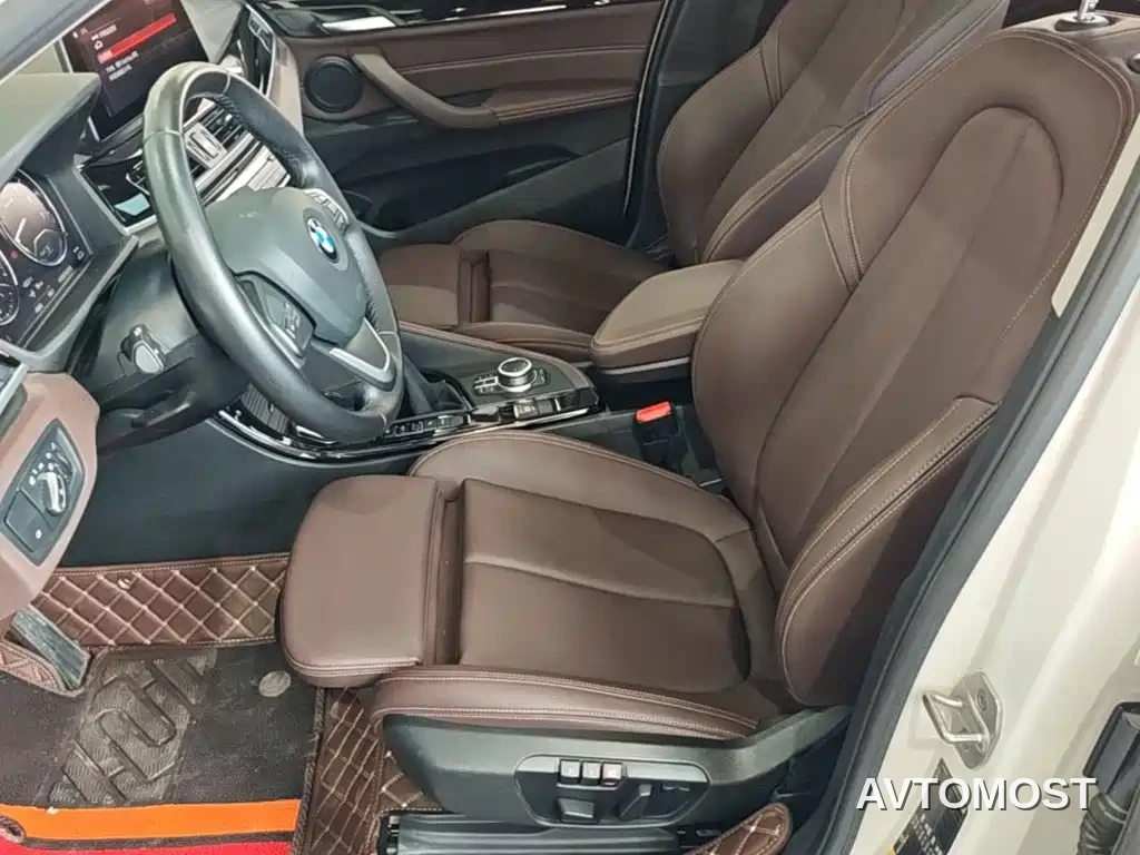 BMW X1 New Energy 2020 xDrive30Le Premium Edition — фото 14