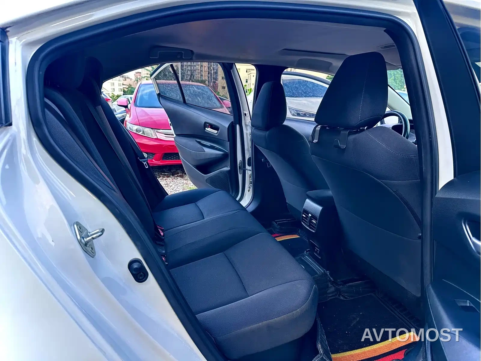 Toyota Corolla 2021 Hybrid 1.8L E-CVT Pioneer Edition — фото 5