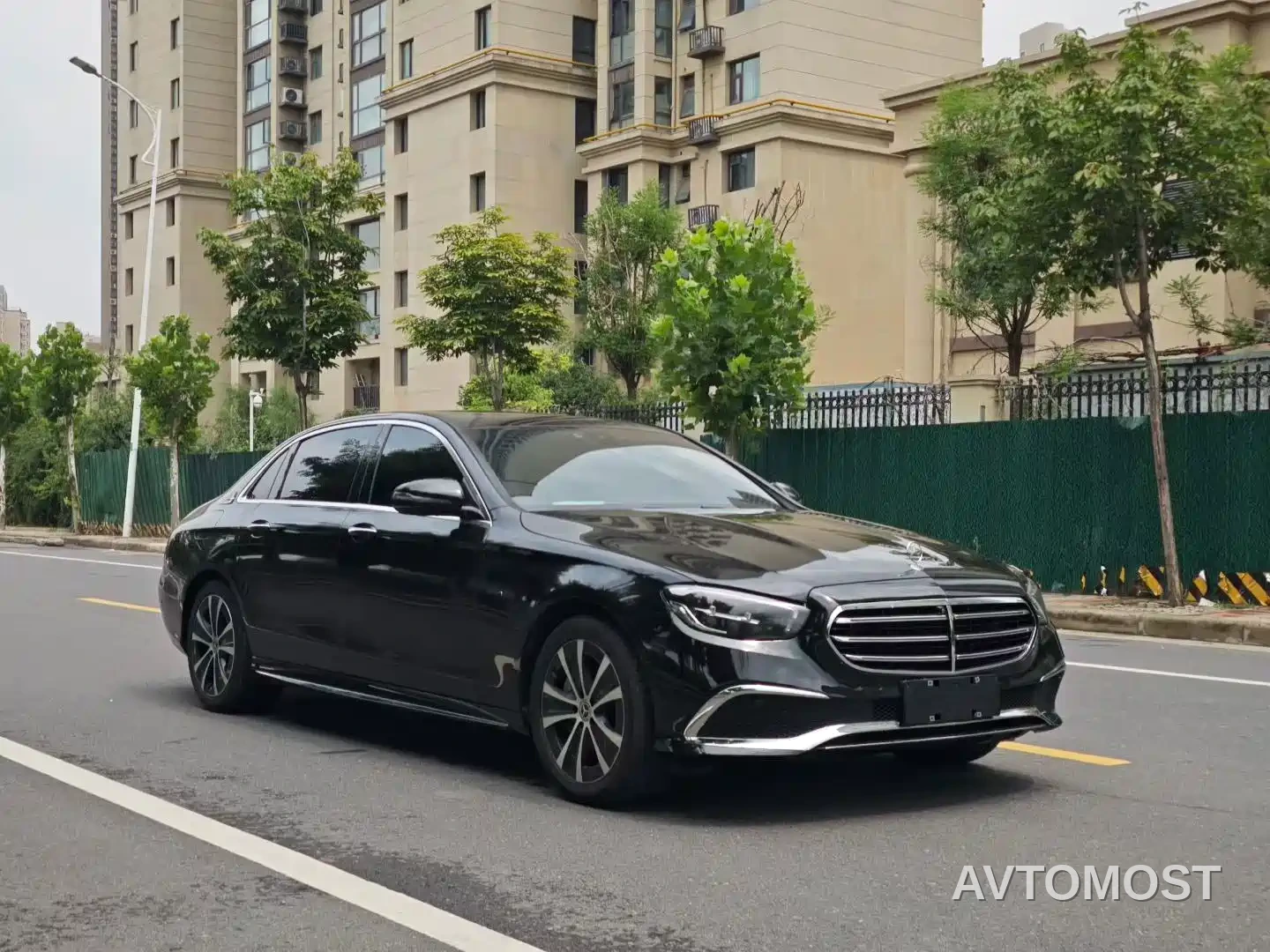 Mercedes-Benz E-Class New Energy 2021 E 350 e L Plug-in Hybrid Sports Sedan — фото 3