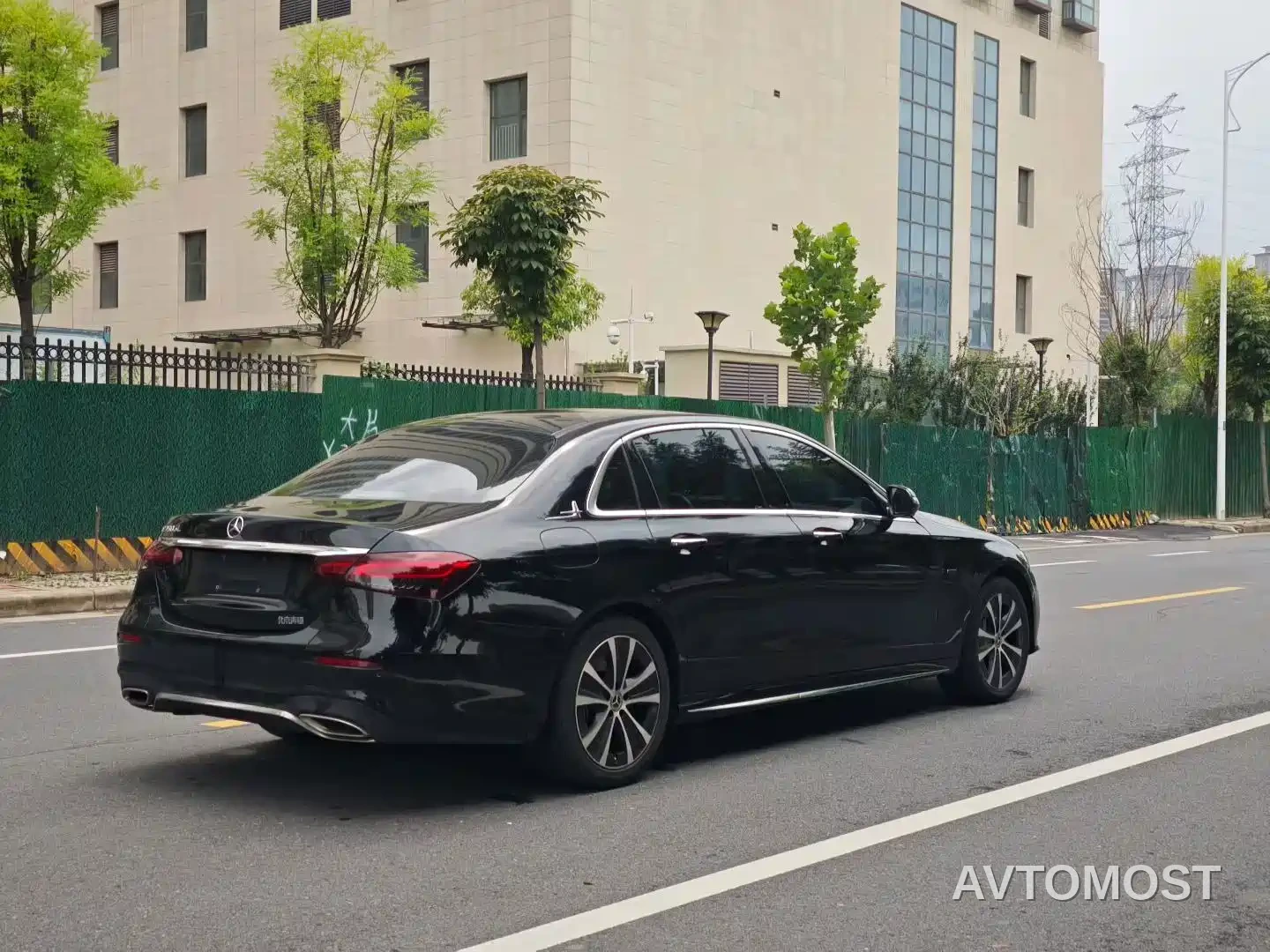 Mercedes-Benz E-Class New Energy 2021 E 350 e L Plug-in Hybrid Sports Sedan — фото 7