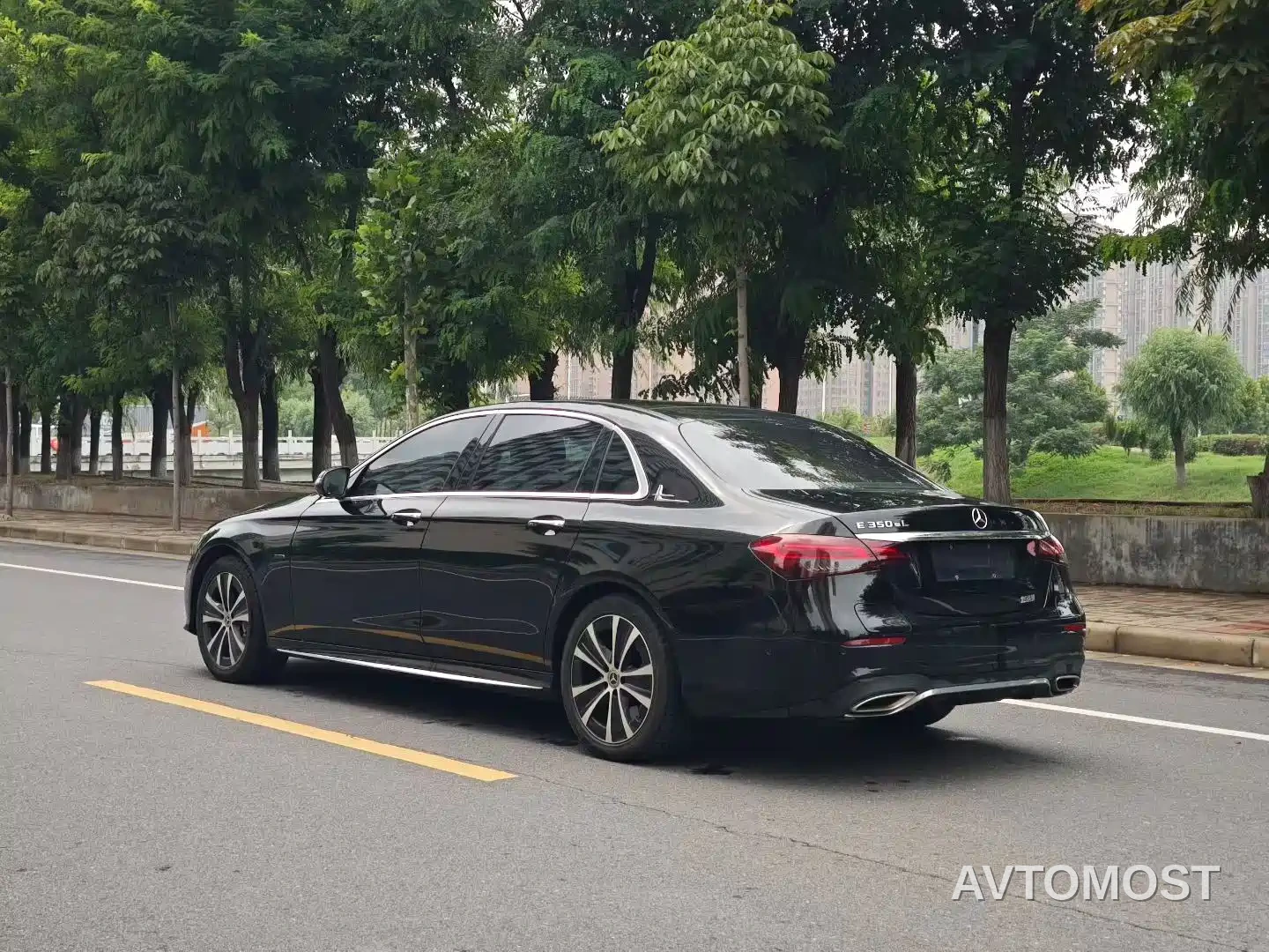 Mercedes-Benz E-Class New Energy 2021 E 350 e L Plug-in Hybrid Sports Sedan — фото 9