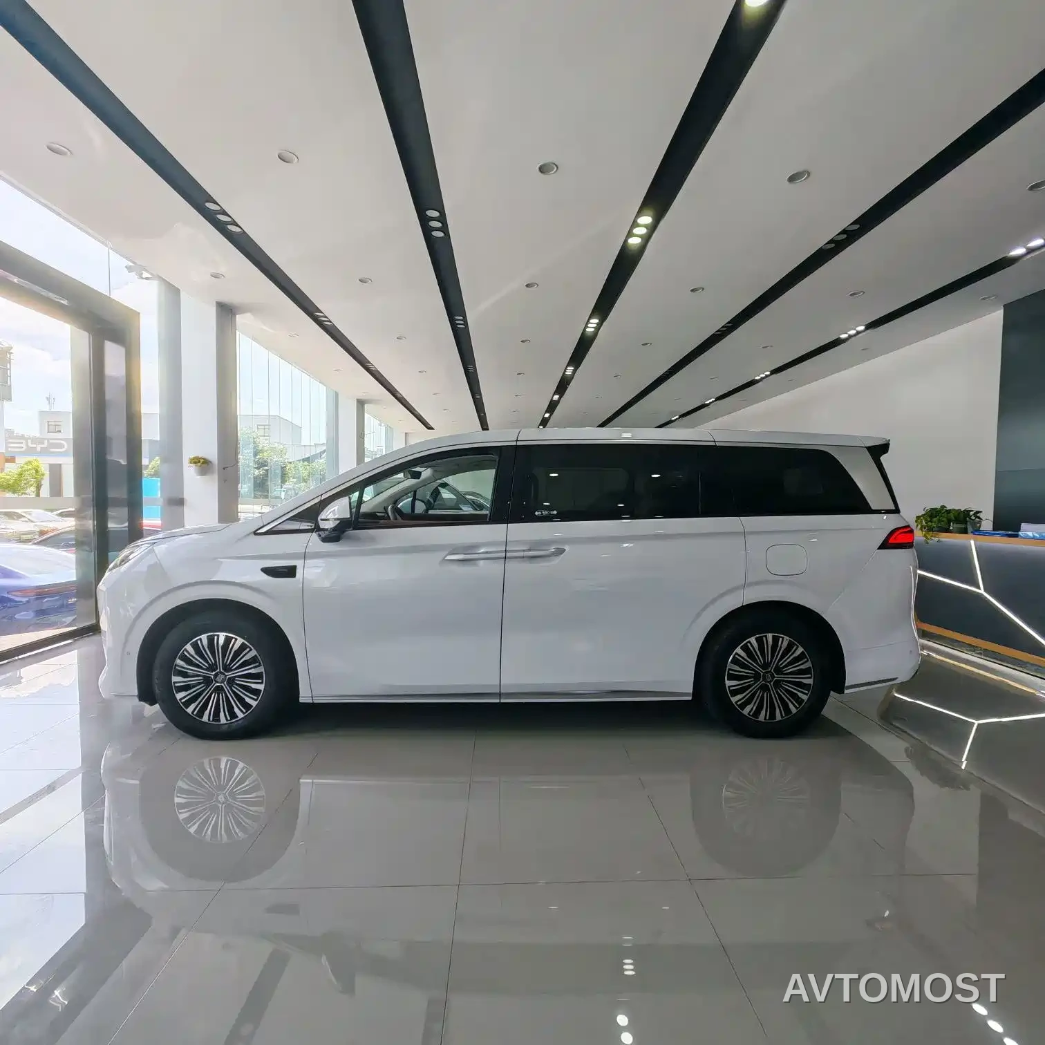 BYD Xia 2025 DM-i 1.5T 180km Surpass Edition — фото 11