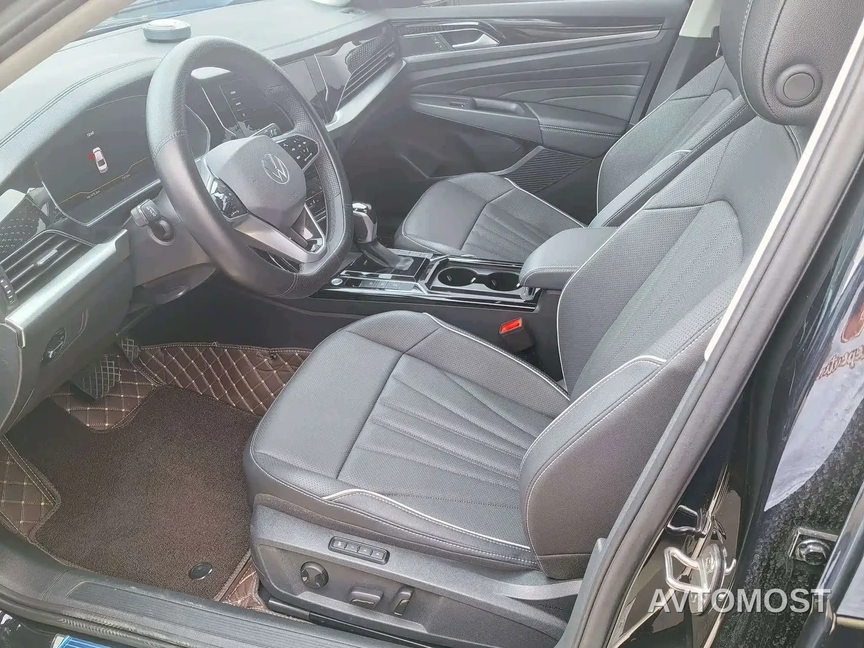 Volkswagen Passat 2024 380TSI Dragon Soaring Edition — фото 4