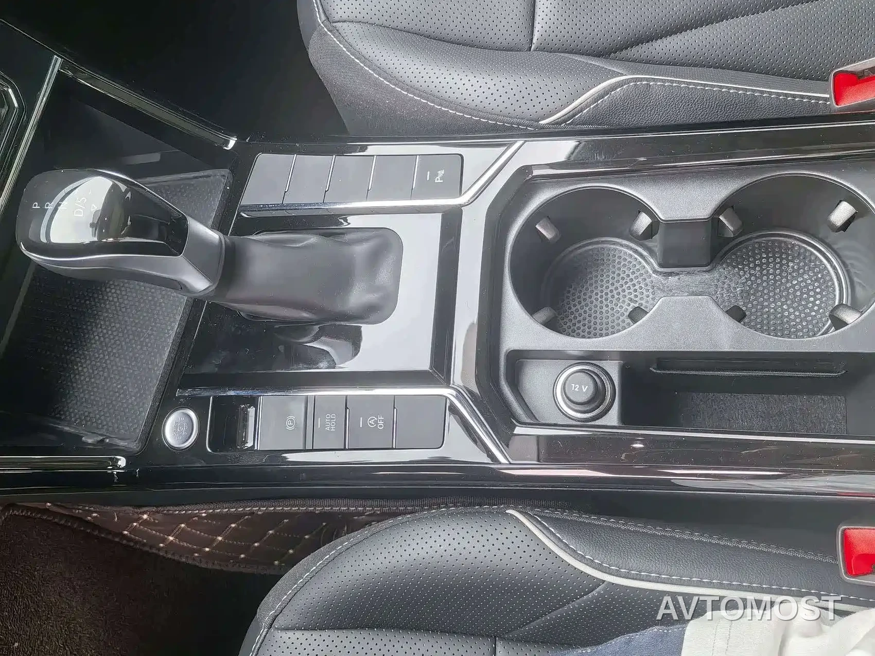 Volkswagen Passat 2024 380TSI Dragon Soaring Edition — фото 6