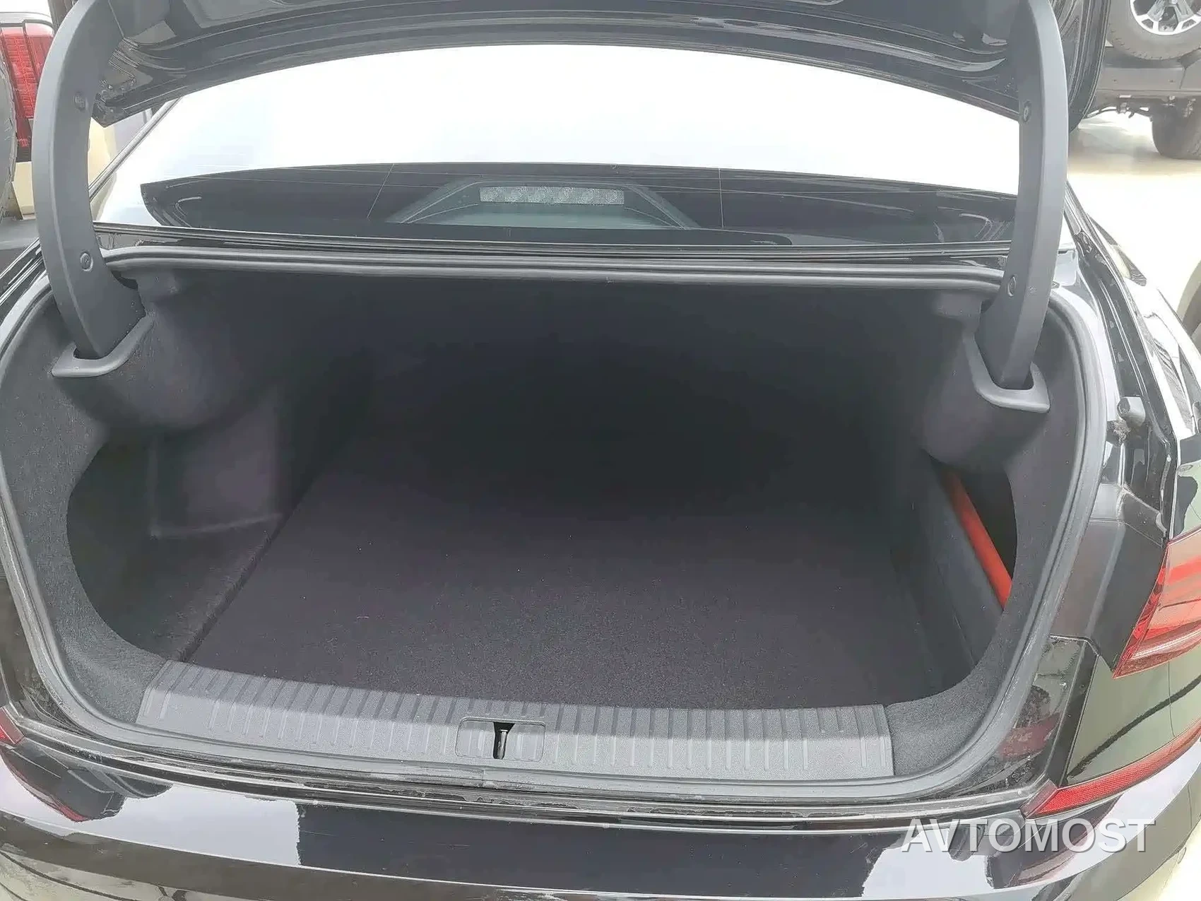 Volkswagen Passat 2024 380TSI Dragon Soaring Edition — фото 14