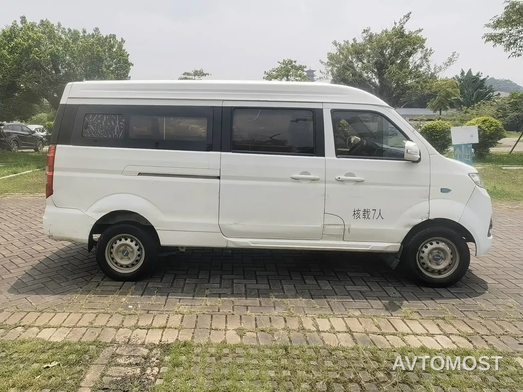 SRM Xinyuan New Energy Little Sea Lion EV 2021 Standard — фото 4