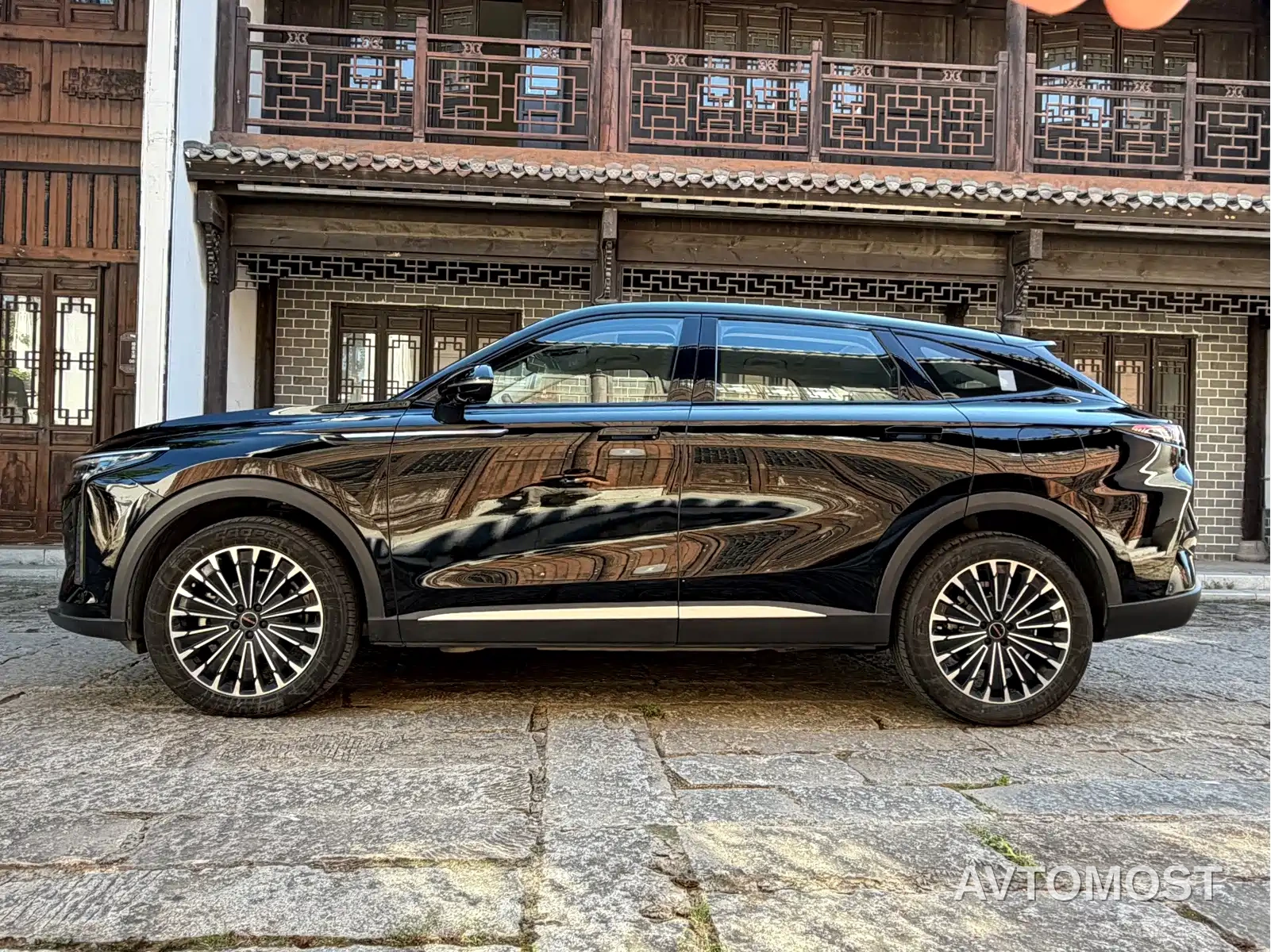 Exeed Yaoguang C-DM 2024 1.5T Extended Range Pro — фото 4