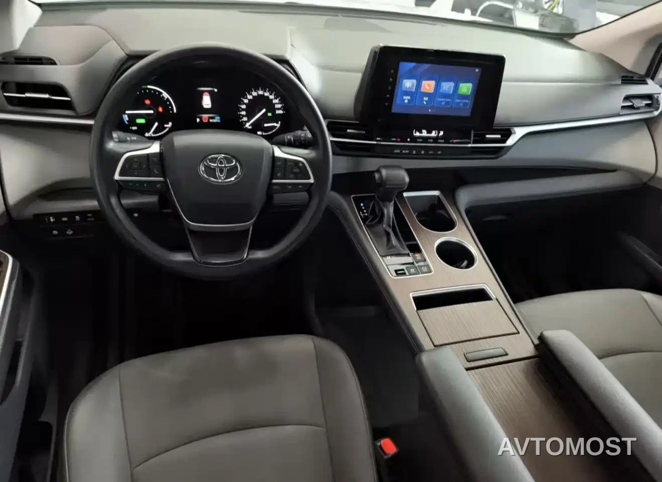 Toyota Granvia 2024 2.5L Hybrid Luxury — фото 4