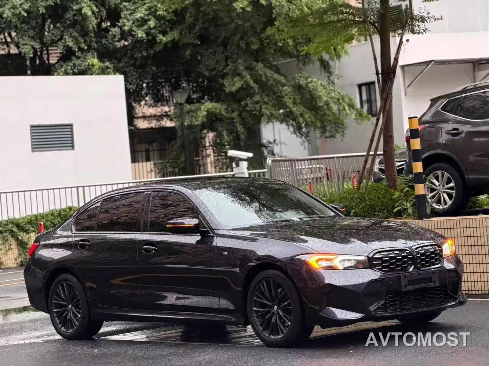 BMW 3 Series 2023 325Li M Sport Black Night Package — фото 1