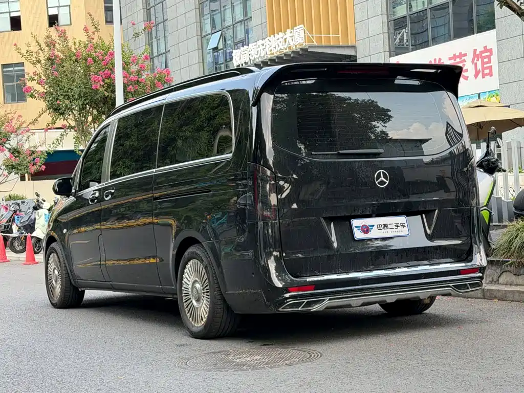 Mercedes-Benz Vito 2023 2.0T Elite 7-Seater — фото 4