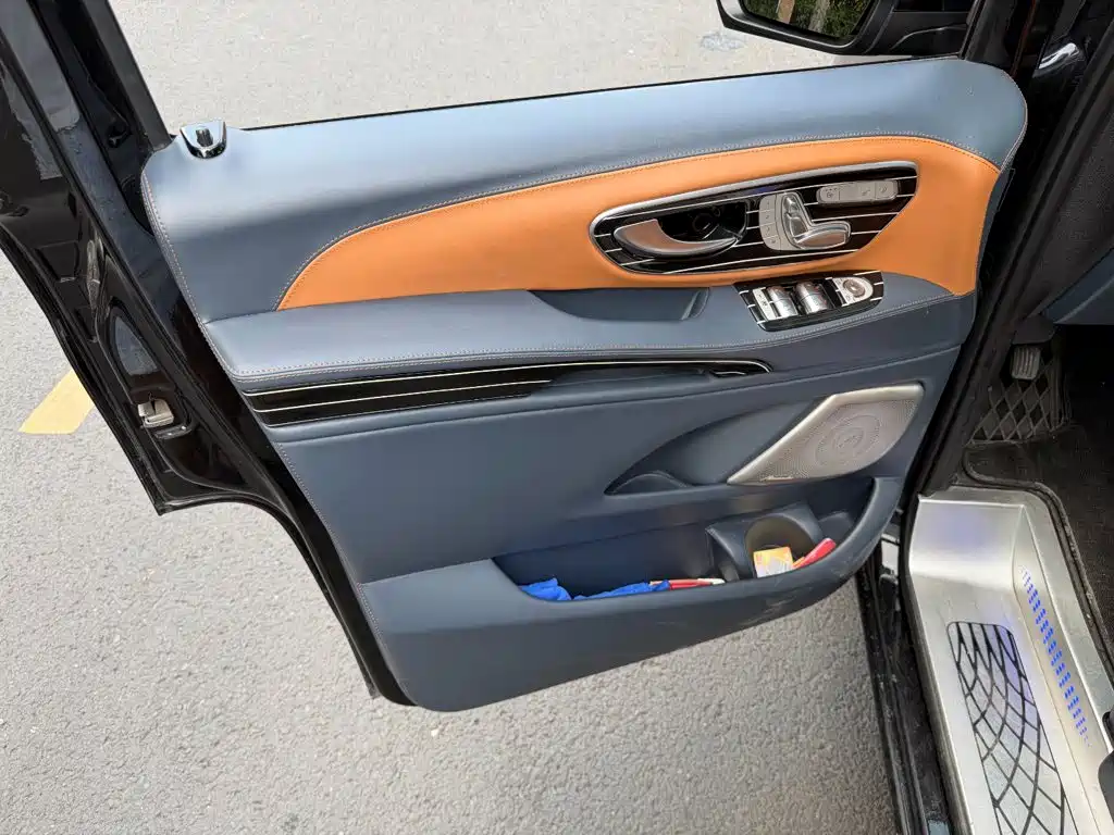 Mercedes-Benz Vito 2023 2.0T Elite 7-Seater — фото 6