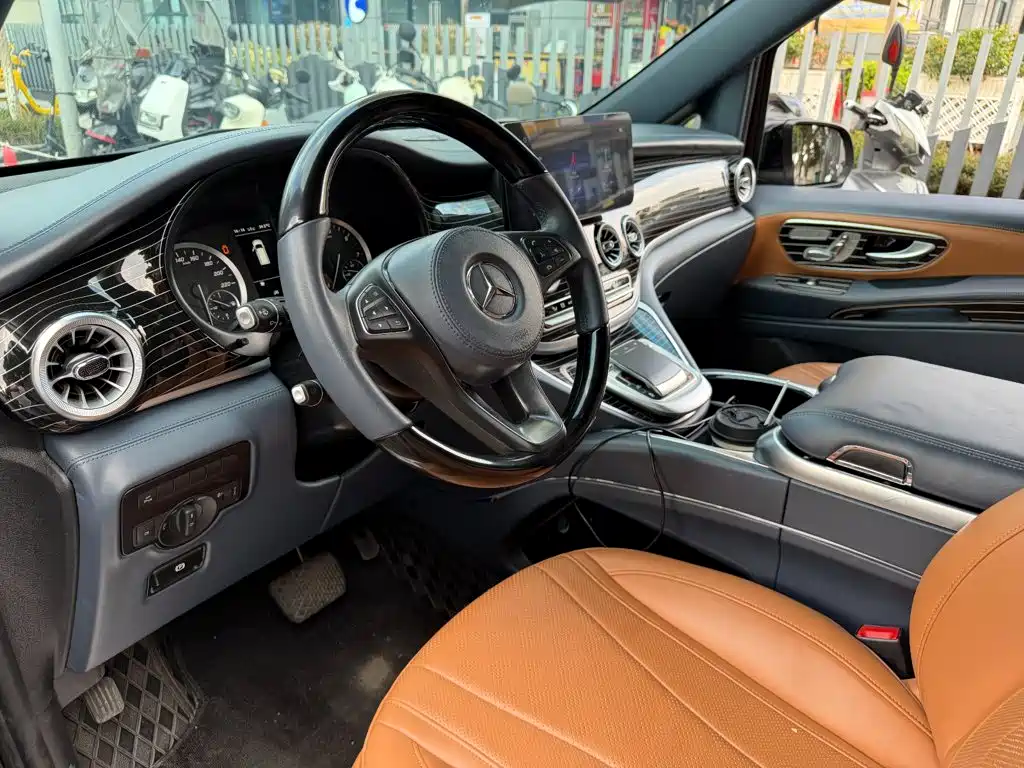 Mercedes-Benz Vito 2023 2.0T Elite 7-Seater — фото 7