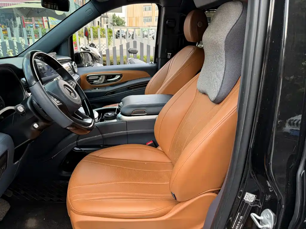 Mercedes-Benz Vito 2023 2.0T Elite 7-Seater — фото 8