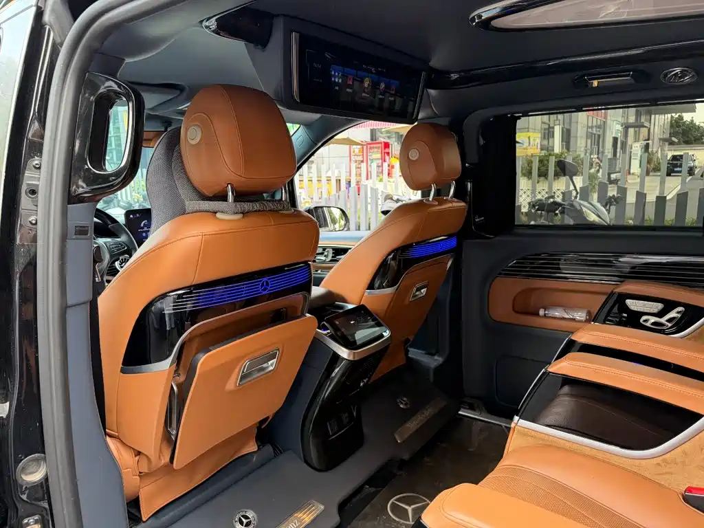 Mercedes-Benz Vito 2023 2.0T Elite 7-Seater — фото 11