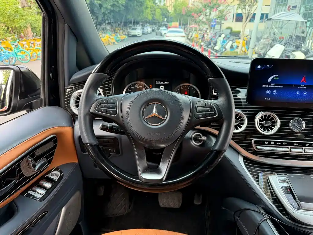 Mercedes-Benz Vito 2023 2.0T Elite 7-Seater — фото 14