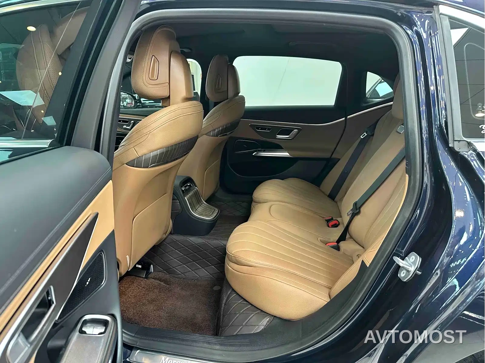 Mercedes-Benz E-Class 2024 E 300 L Fashion — фото 10