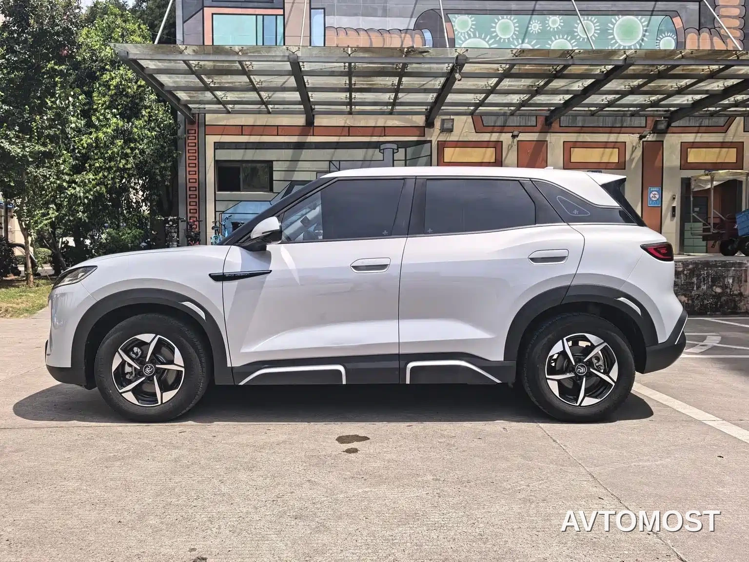BYD Yuan UP 2024 401KM Leading Edition — фото 11