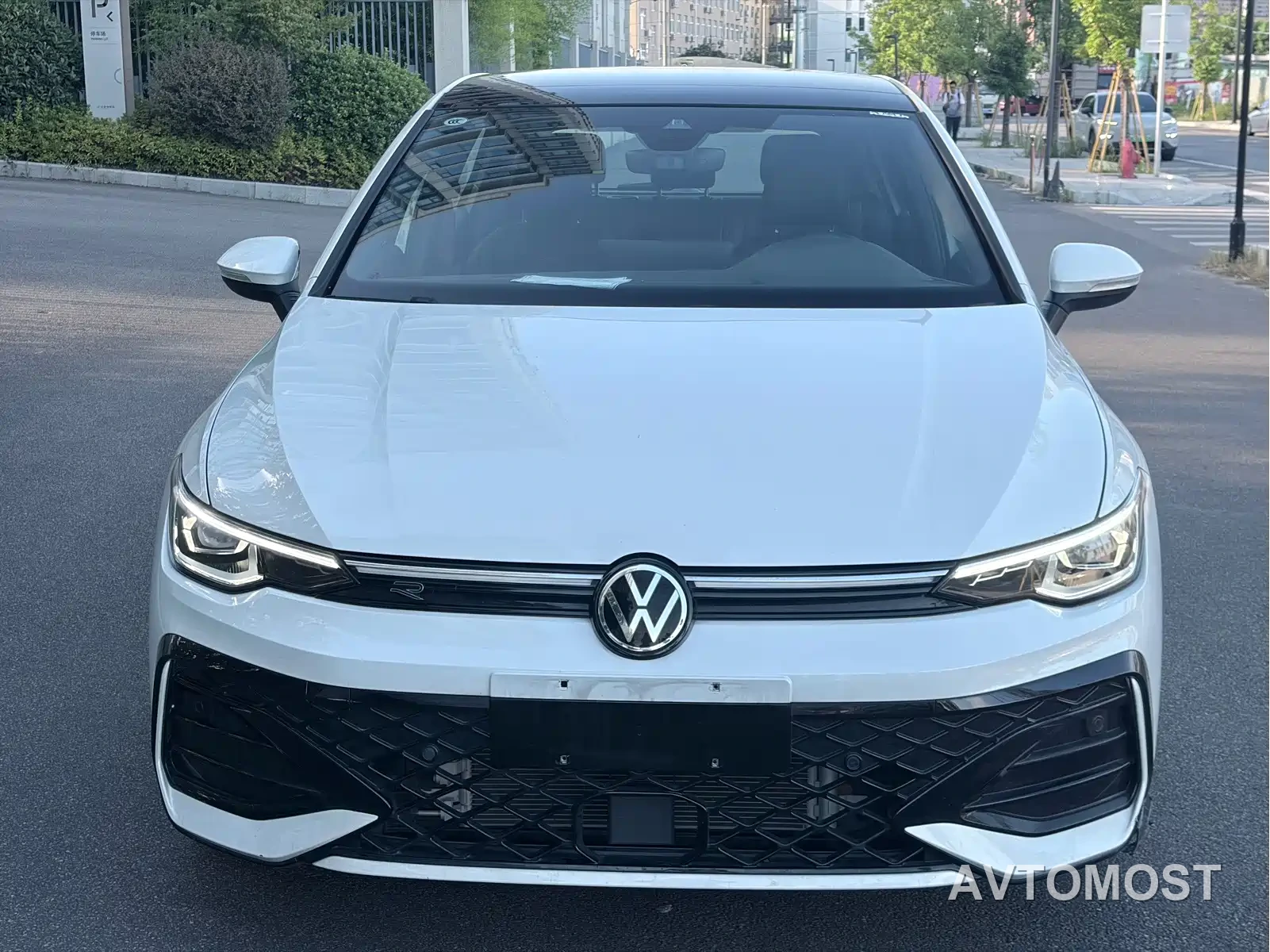 Volkswagen Golf 2025 Facelift 300TSI R-Line — фото 2
