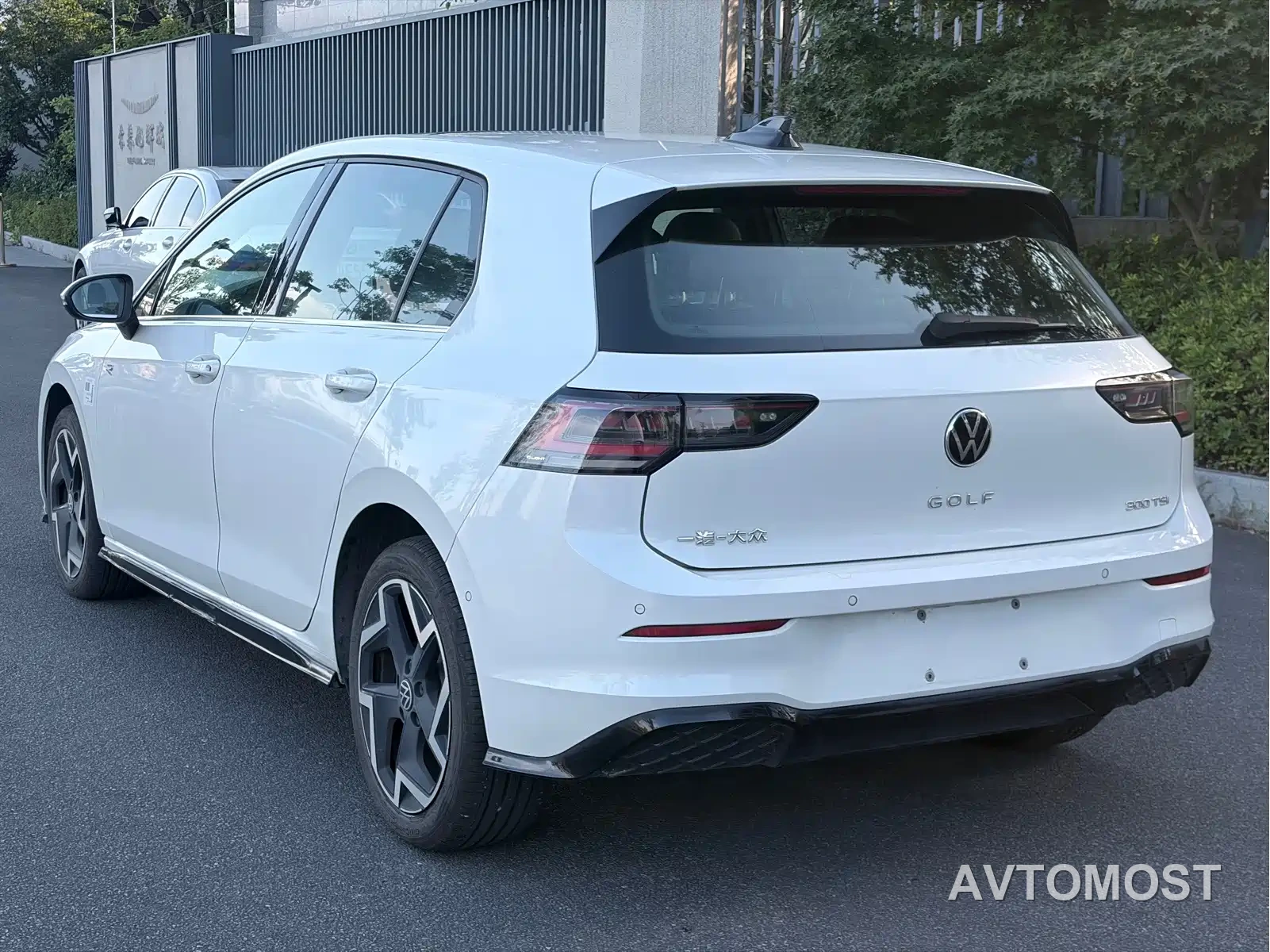 Volkswagen Golf 2025 Facelift 300TSI R-Line — фото 5