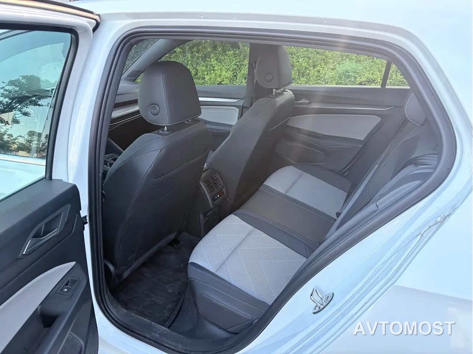 Volkswagen Golf 2025 Facelift 300TSI R-Line — фото 7