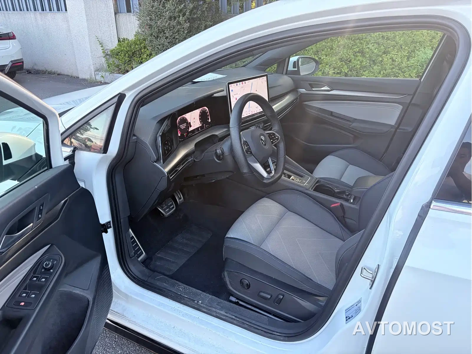 Volkswagen Golf 2025 Facelift 300TSI R-Line — фото 10