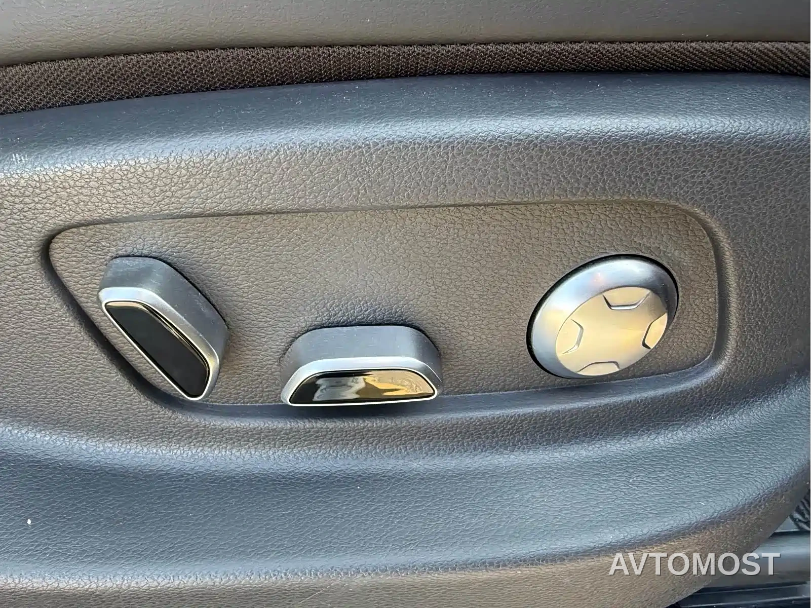 Hongqi HS7 PHEV 2024 2.0T PHEV AWD Qichang Edition 7-seater — фото 20