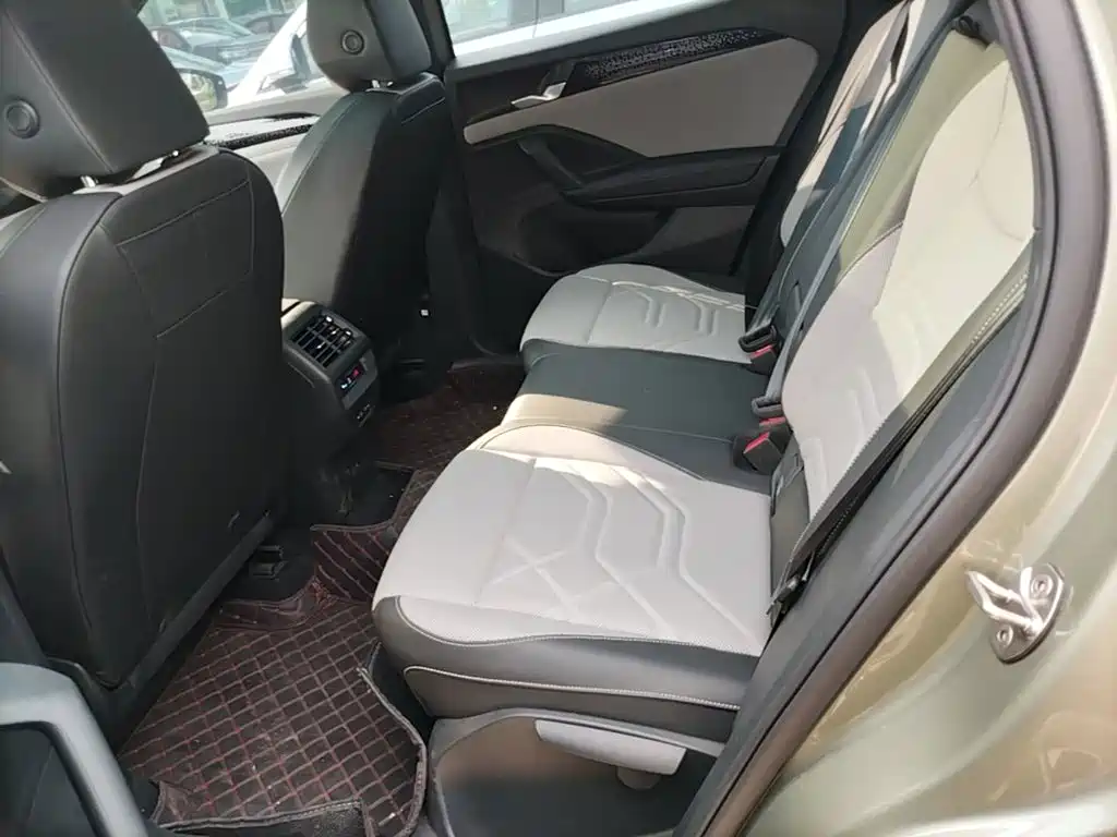 Volkswagen Tayron 2025 Tayron L 380TSI 4WD Luxury — фото 17