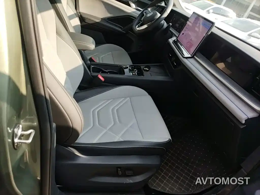 Volkswagen Tayron 2025 Tayron L 380TSI 4WD Luxury — фото 25