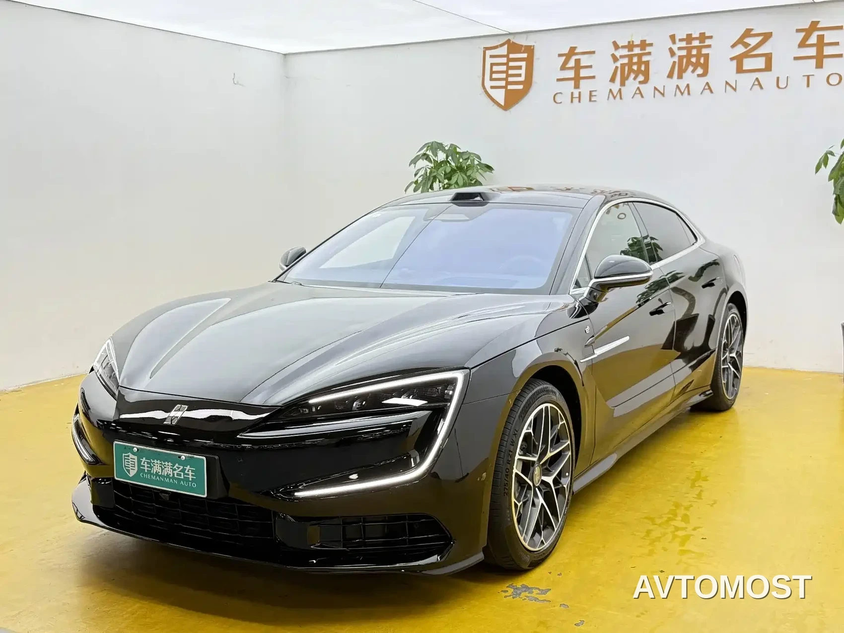 Yangwang U7 2025 Model PHEV 5-Seat Luxury — фото 1