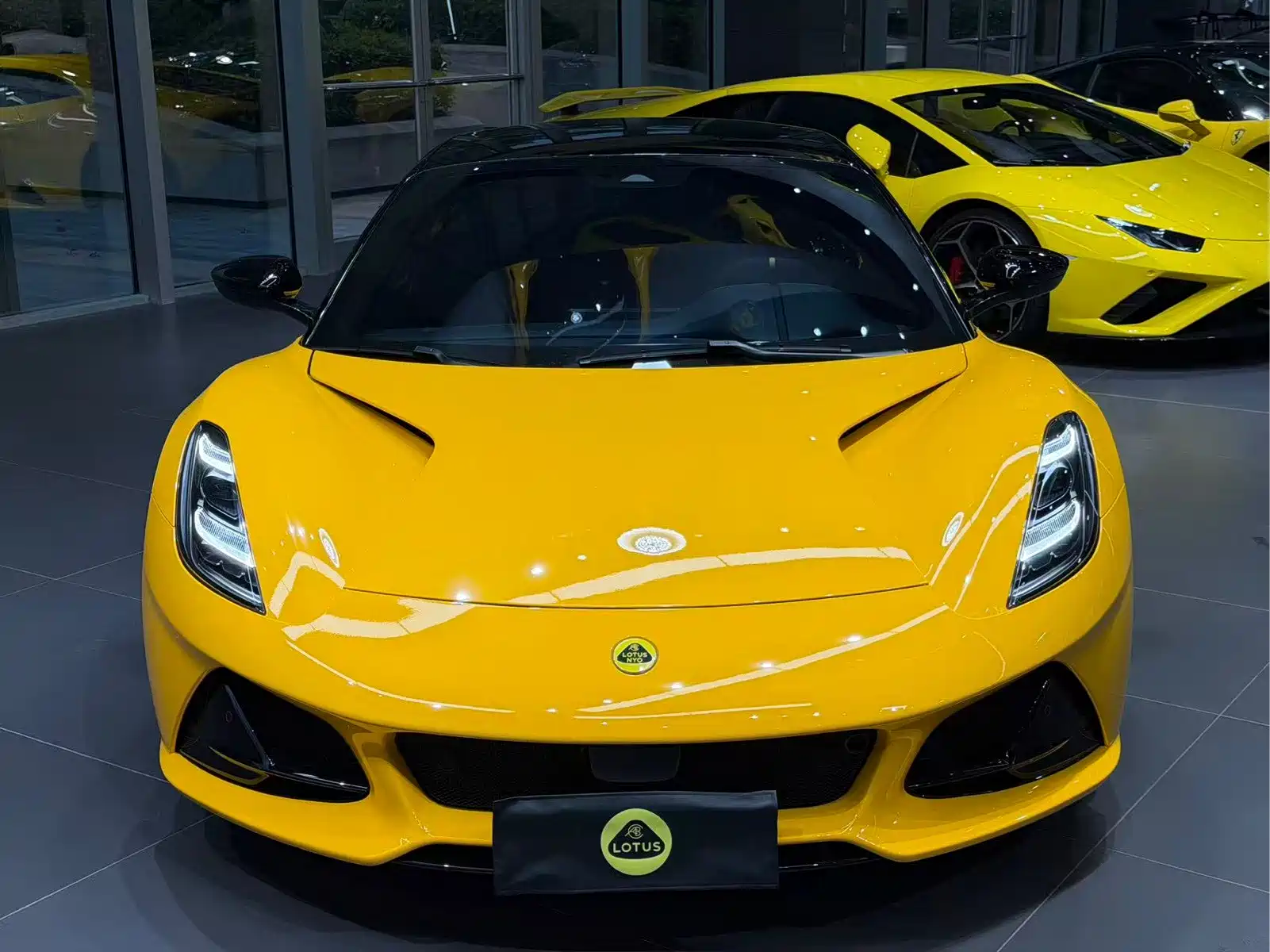 Lotus Cars EMIRA 2021 2.0T DCT First Edition — фото 2