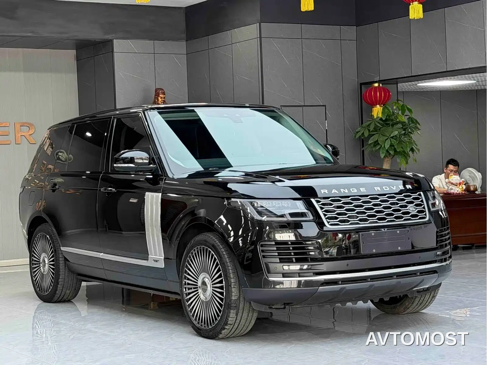 Land Rover Range Rover 2022 3.0 L6 400PS Heritage Extended Classic Edition — фото 3