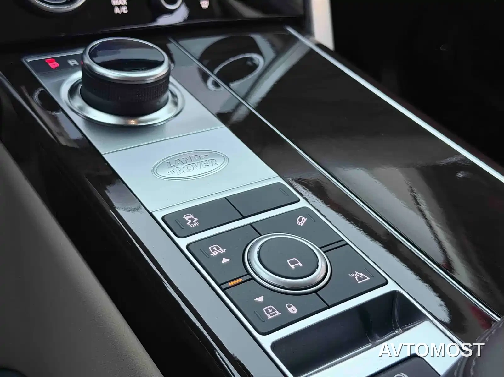 Land Rover Range Rover 2022 3.0 L6 400PS Heritage Extended Classic Edition — фото 7