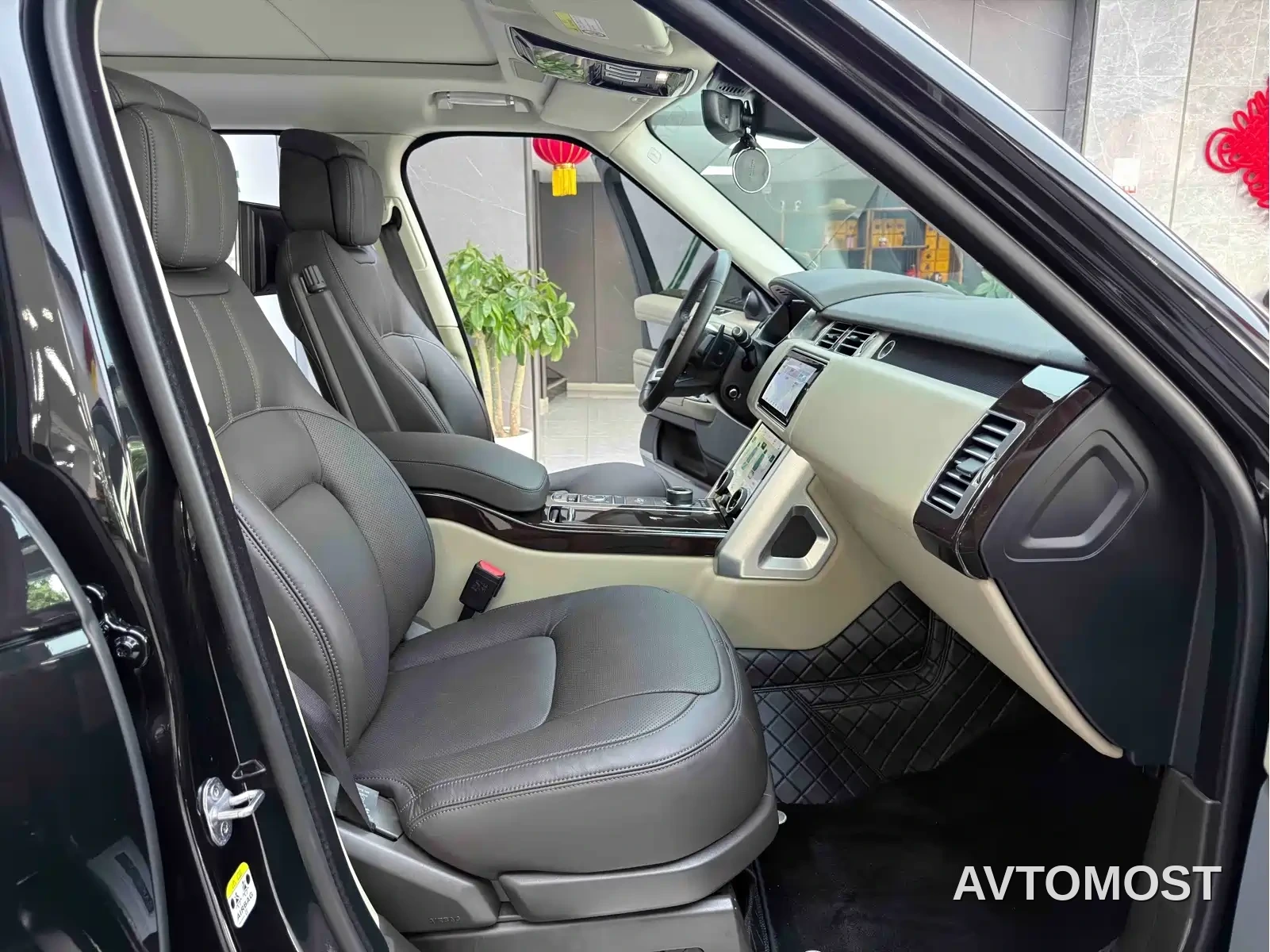 Land Rover Range Rover 2022 3.0 L6 400PS Heritage Extended Classic Edition — фото 10