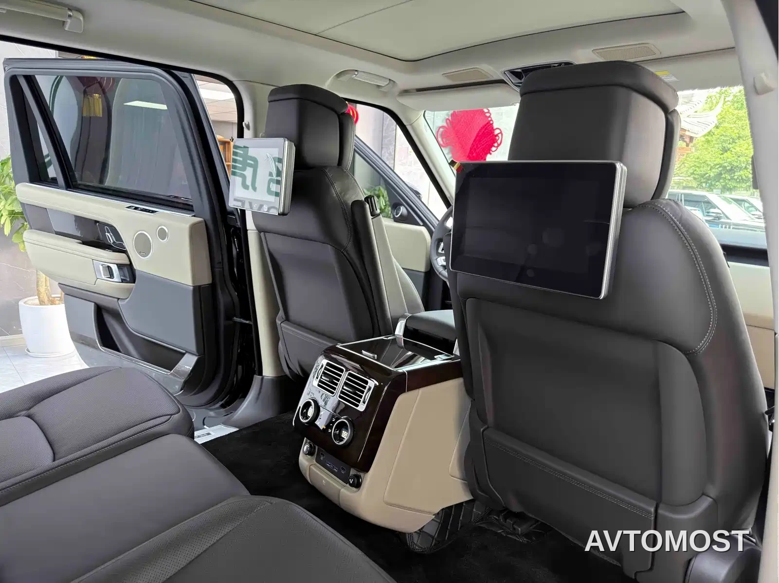 Land Rover Range Rover 2022 3.0 L6 400PS Heritage Extended Classic Edition — фото 12