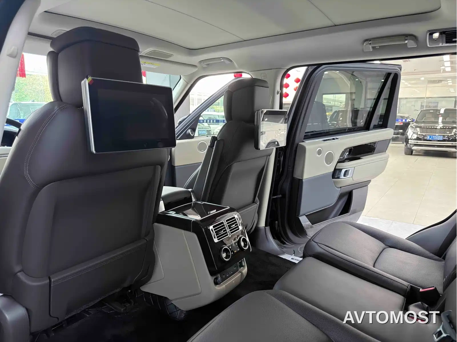 Land Rover Range Rover 2022 3.0 L6 400PS Heritage Extended Classic Edition — фото 13