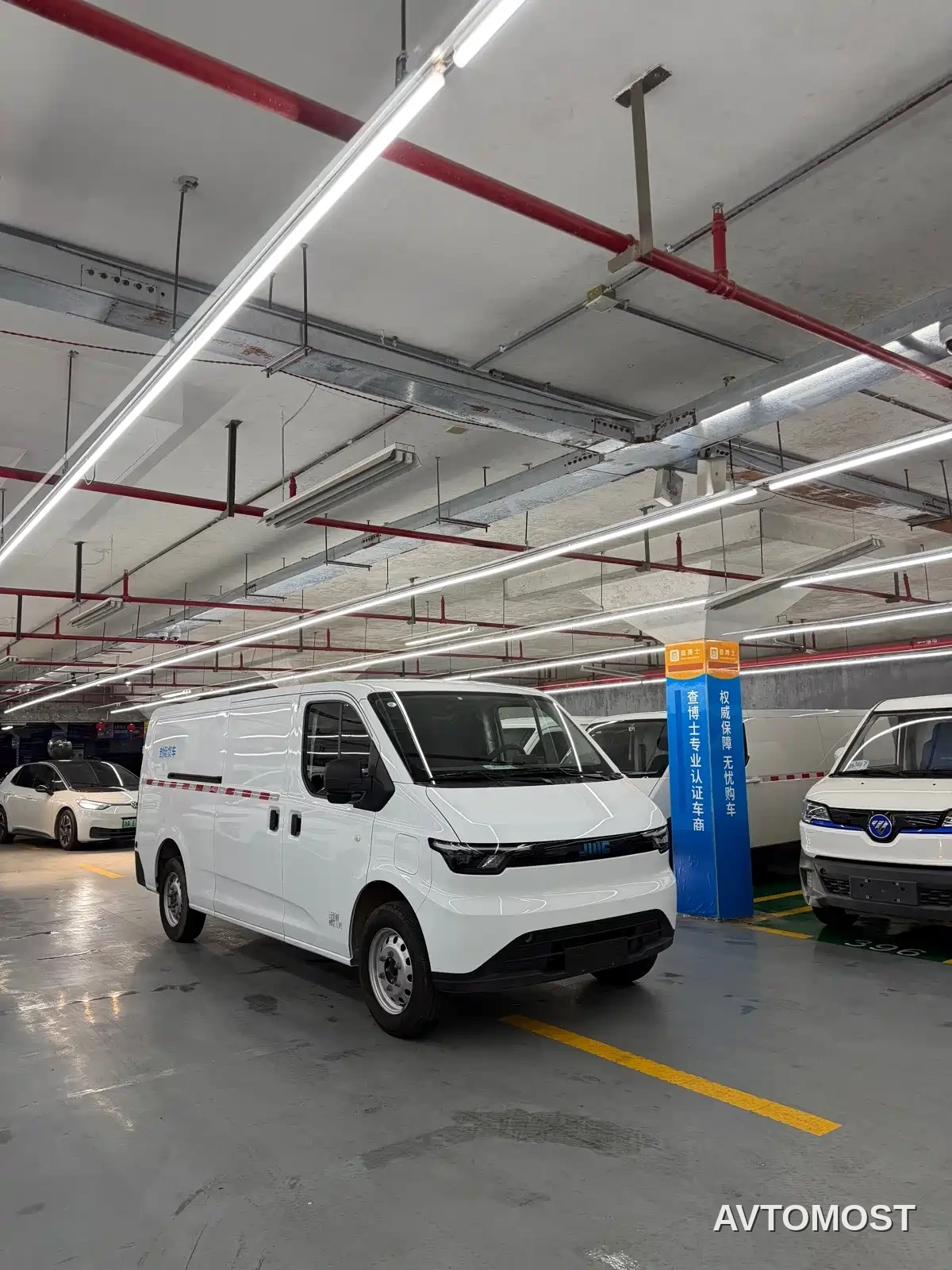 Jiangling E-Fushun 2025 Model Blind Window Version 50.38kWh Medium Wheelbase Low Roof 3.0T — фото 3