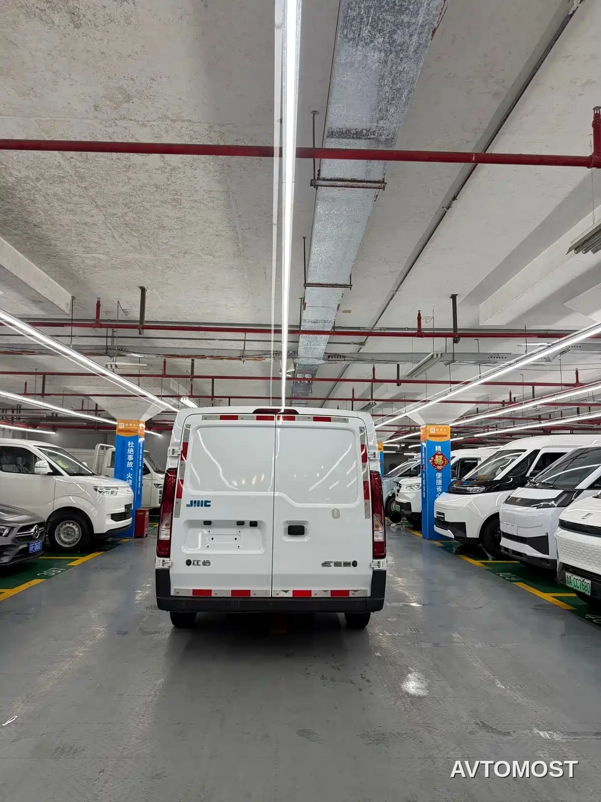 Jiangling E-Fushun 2025 Model Blind Window Version 50.38kWh Medium Wheelbase Low Roof 3.0T — фото 4