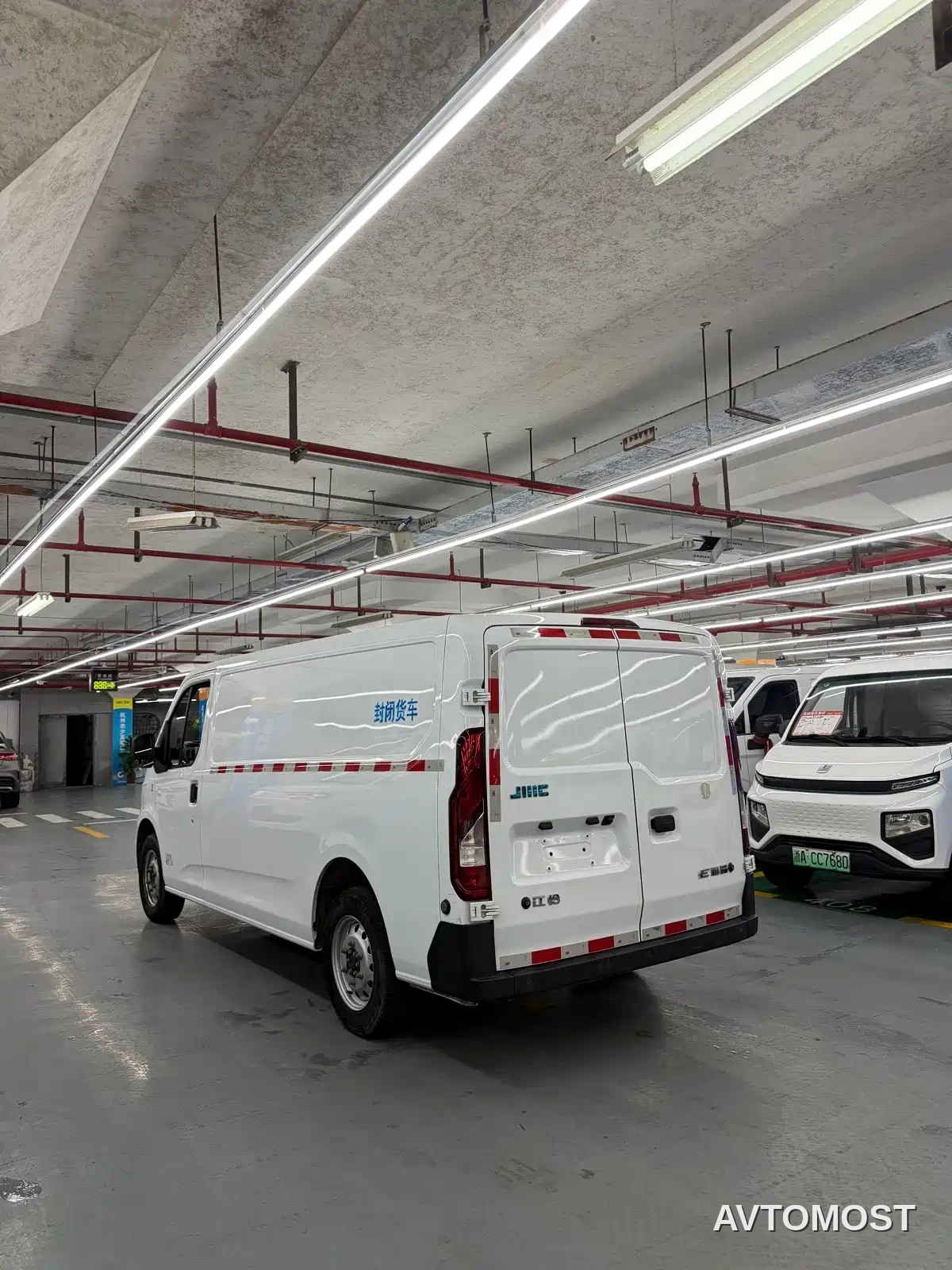 Jiangling E-Fushun 2025 Model Blind Window Version 50.38kWh Medium Wheelbase Low Roof 3.0T — фото 5