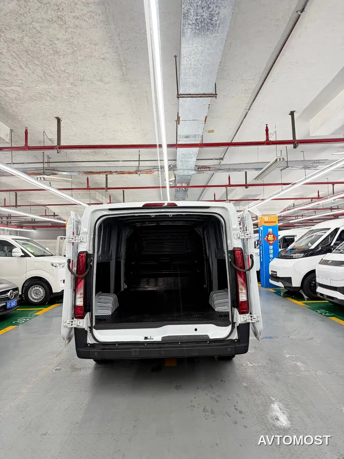 Jiangling E-Fushun 2025 Model Blind Window Version 50.38kWh Medium Wheelbase Low Roof 3.0T — фото 7