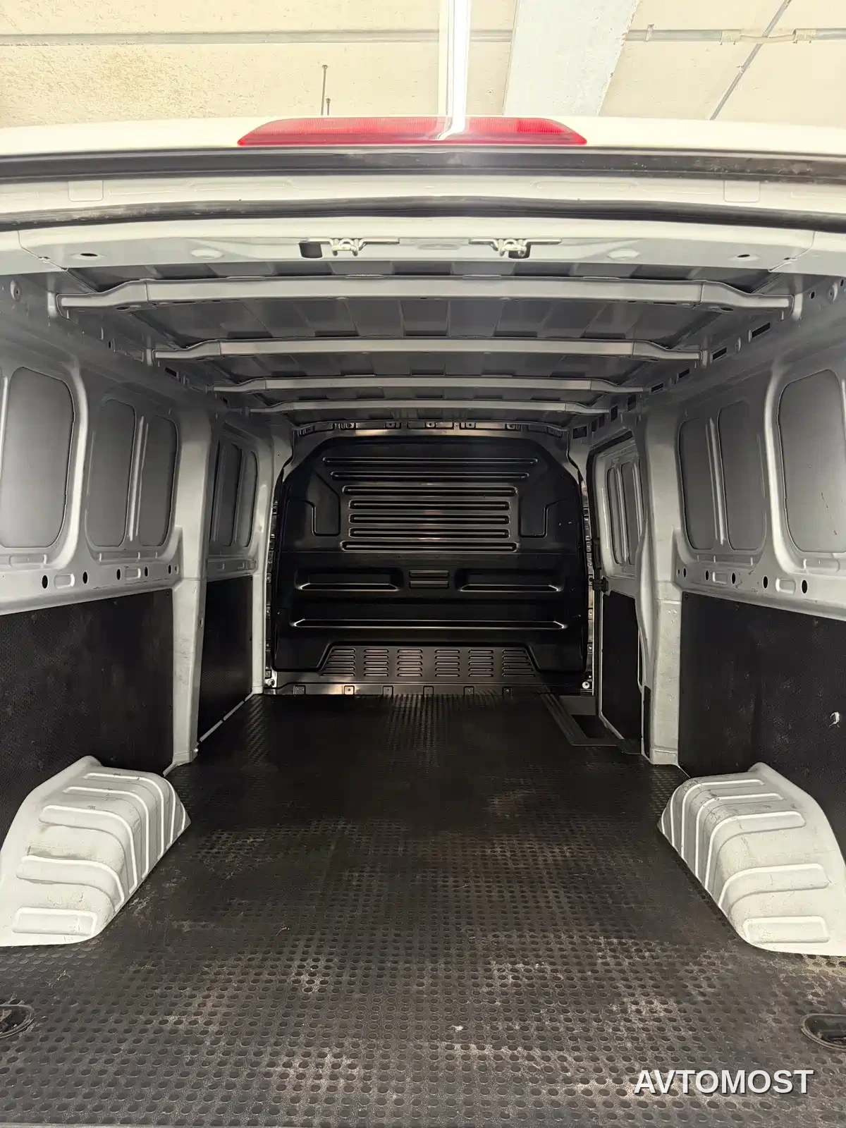 Jiangling E-Fushun 2025 Model Blind Window Version 50.38kWh Medium Wheelbase Low Roof 3.0T — фото 8