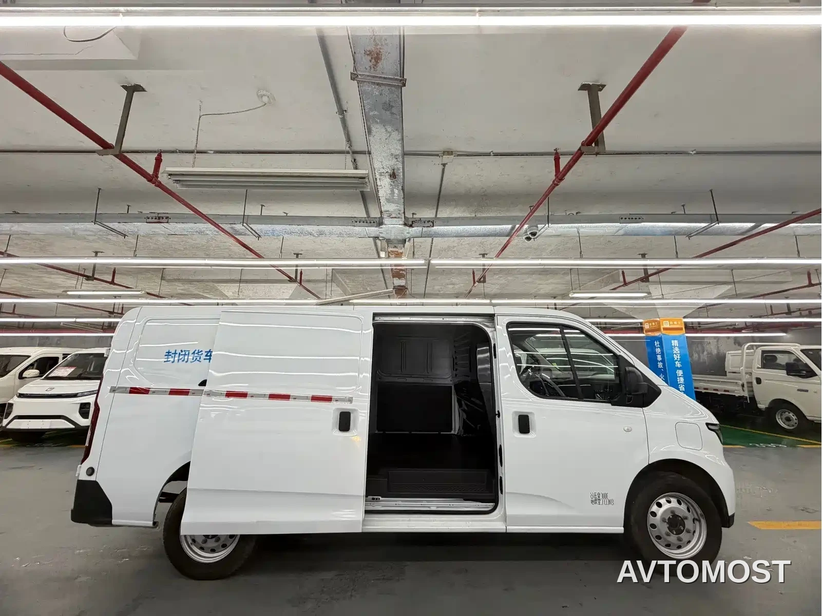 Jiangling E-Fushun 2025 Model Blind Window Version 50.38kWh Medium Wheelbase Low Roof 3.0T — фото 9
