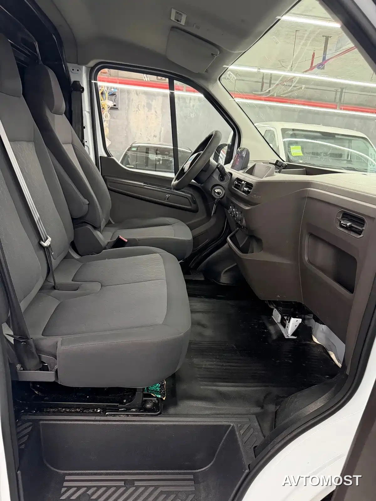 Jiangling E-Fushun 2025 Model Blind Window Version 50.38kWh Medium Wheelbase Low Roof 3.0T — фото 10