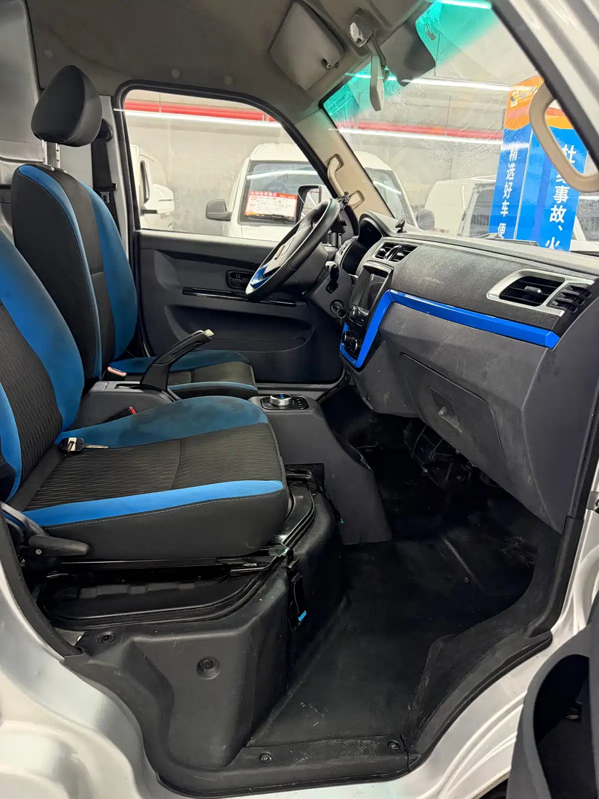 SRM Xinyuan T5L EV 2024 Model Urban Version 3.8m Flatbed Truck Standard 55.7kWh — фото 4