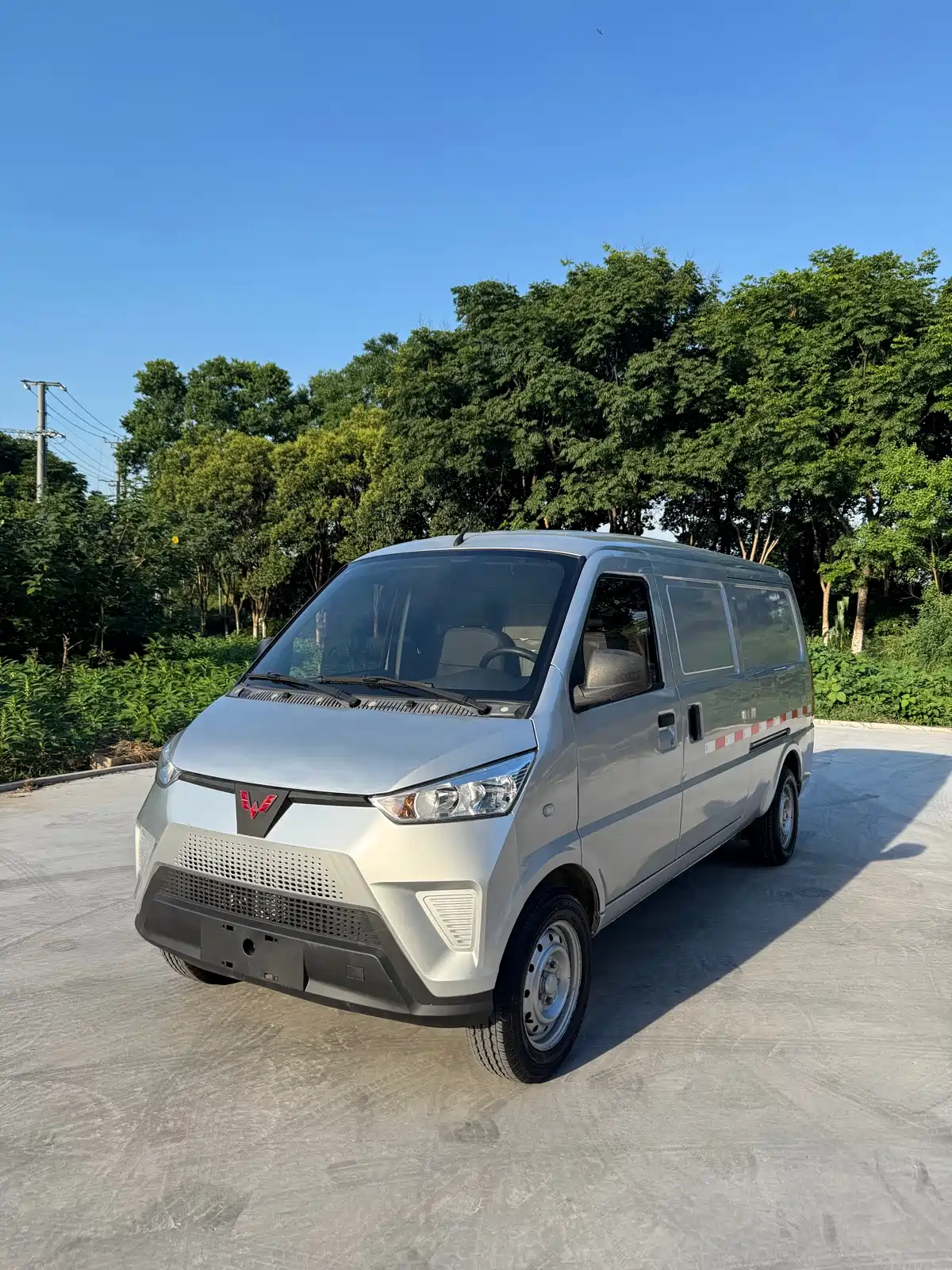 Wuling EV50 2021 Van Logistics Vehicle with Lishen 41.6kWh Tongyu Electronic Control