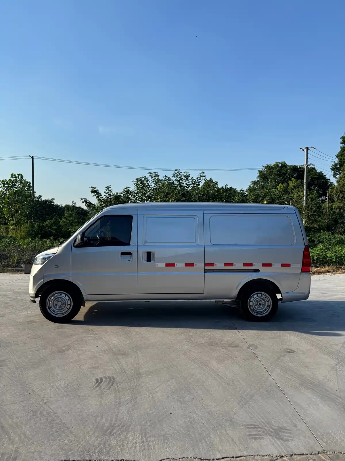 Wuling EV50 2021 Van Logistics Vehicle with Lishen 41.6kWh Tongyu Electronic Control — фото 3