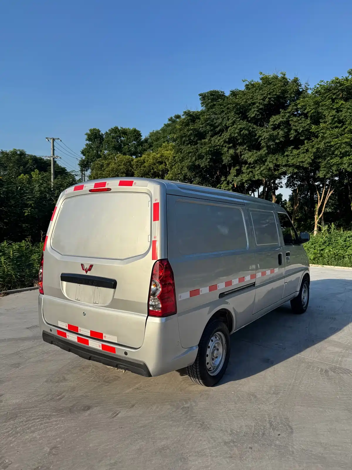Wuling EV50 2021 Van Logistics Vehicle with Lishen 41.6kWh Tongyu Electronic Control — фото 4