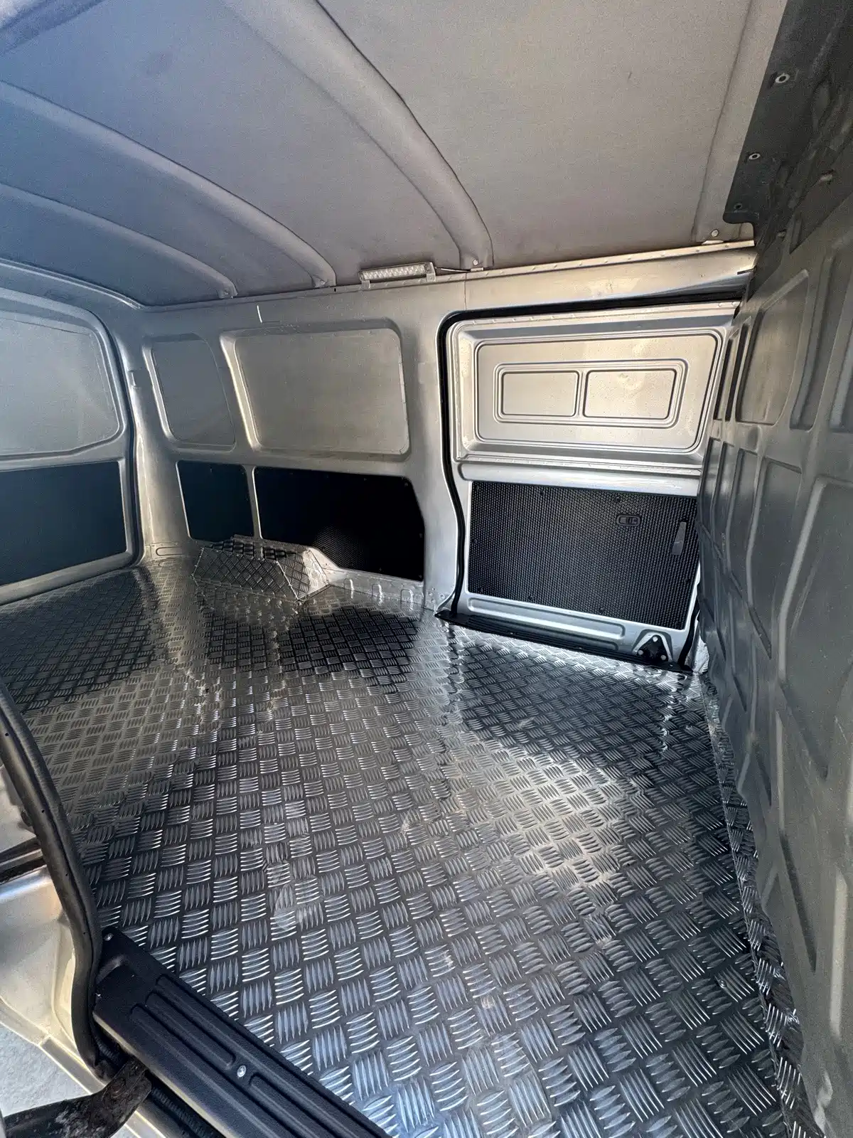 Wuling EV50 2021 Van Logistics Vehicle with Lishen 41.6kWh Tongyu Electronic Control — фото 8