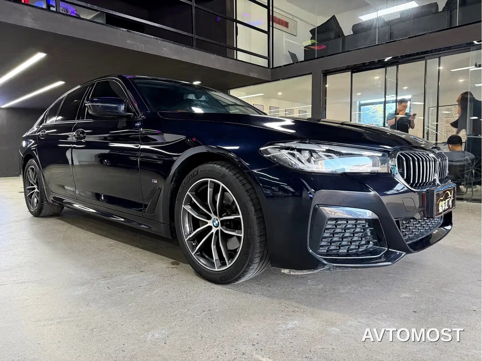 BMW 5 Series (Import) 2022 Facelift 525i M Sport Package — фото 3
