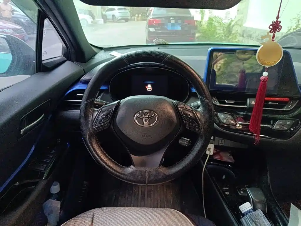 Toyota C-HR EV 2020 Luxury Sunroof Edition — фото 11